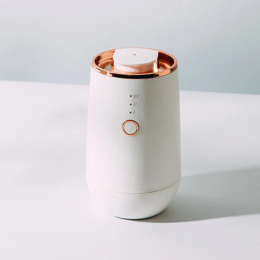 Waterless cordless essential oil atomizing aroma diffuser